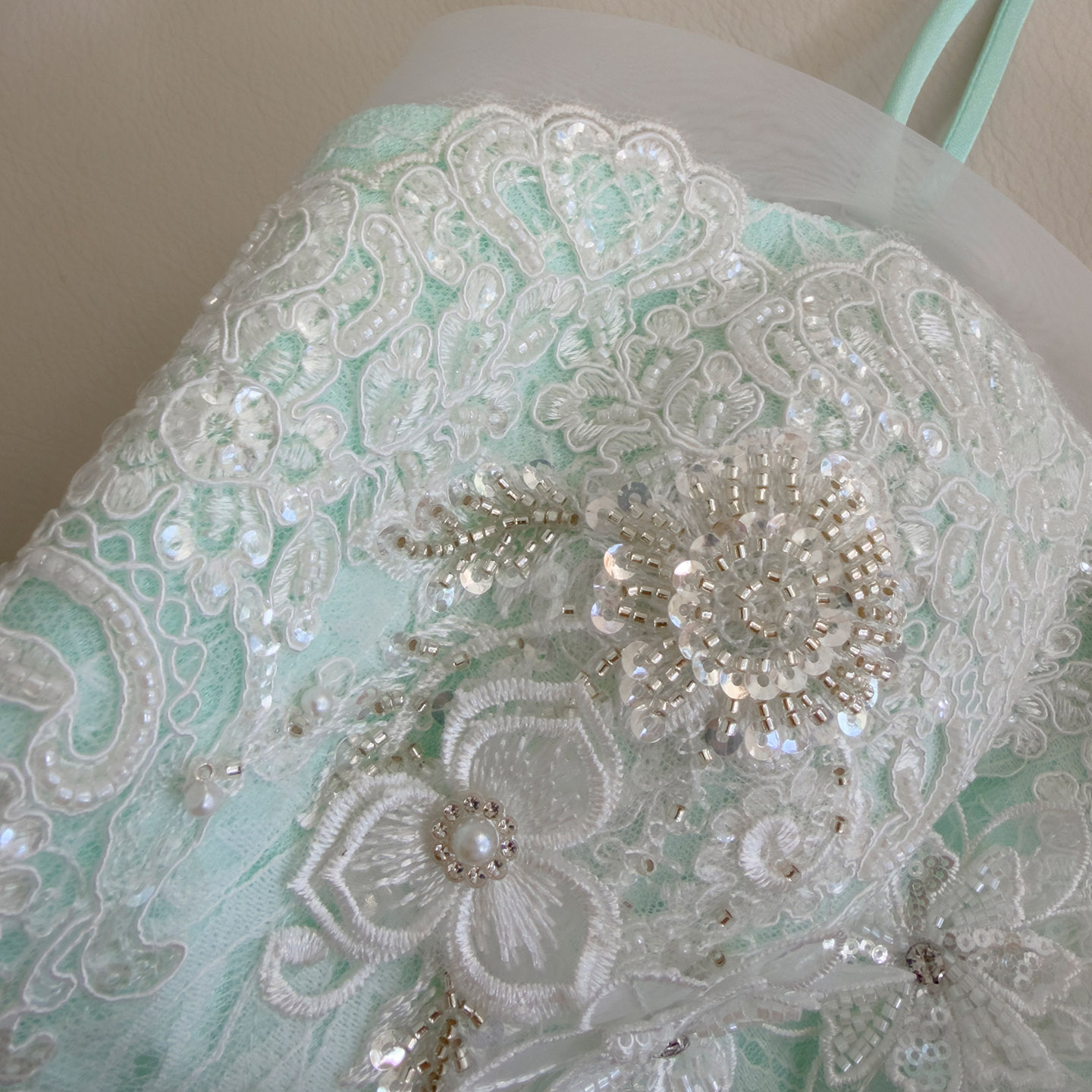 Niche Design Spaghetti Strap Tube Dress, French Elegant Celebrity Style, Waist-Fitted Slim Fit Midi Flared Party Dress69553