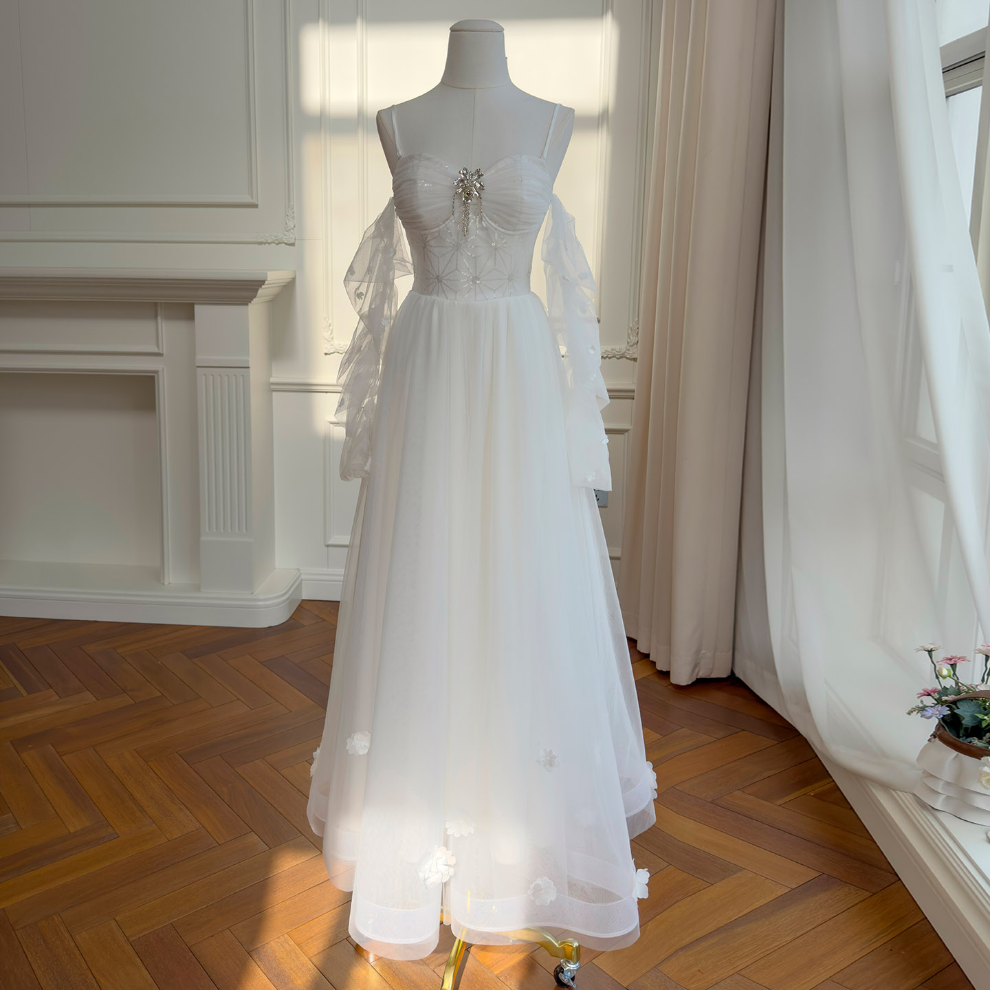 White Square Neck Long Sleeve Tulle Dress69591