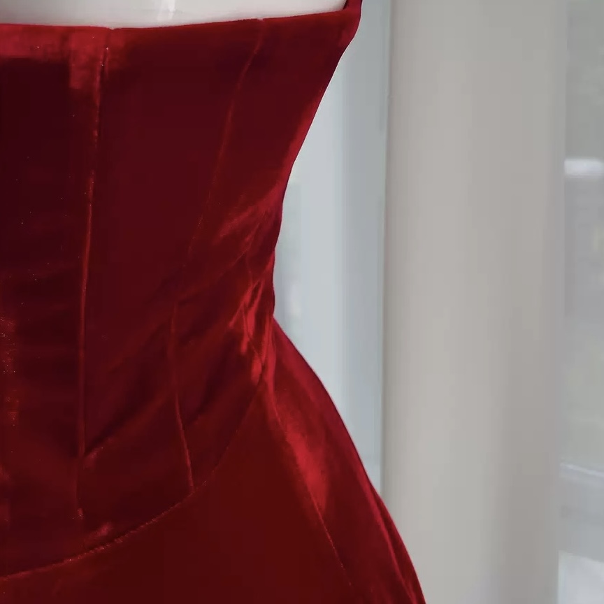 Autumn/Winter New Arrival: French Boned Velvet Tube Top Dress - Pure & Sexy Style, Elegant Christmas/New Year Evening Gown