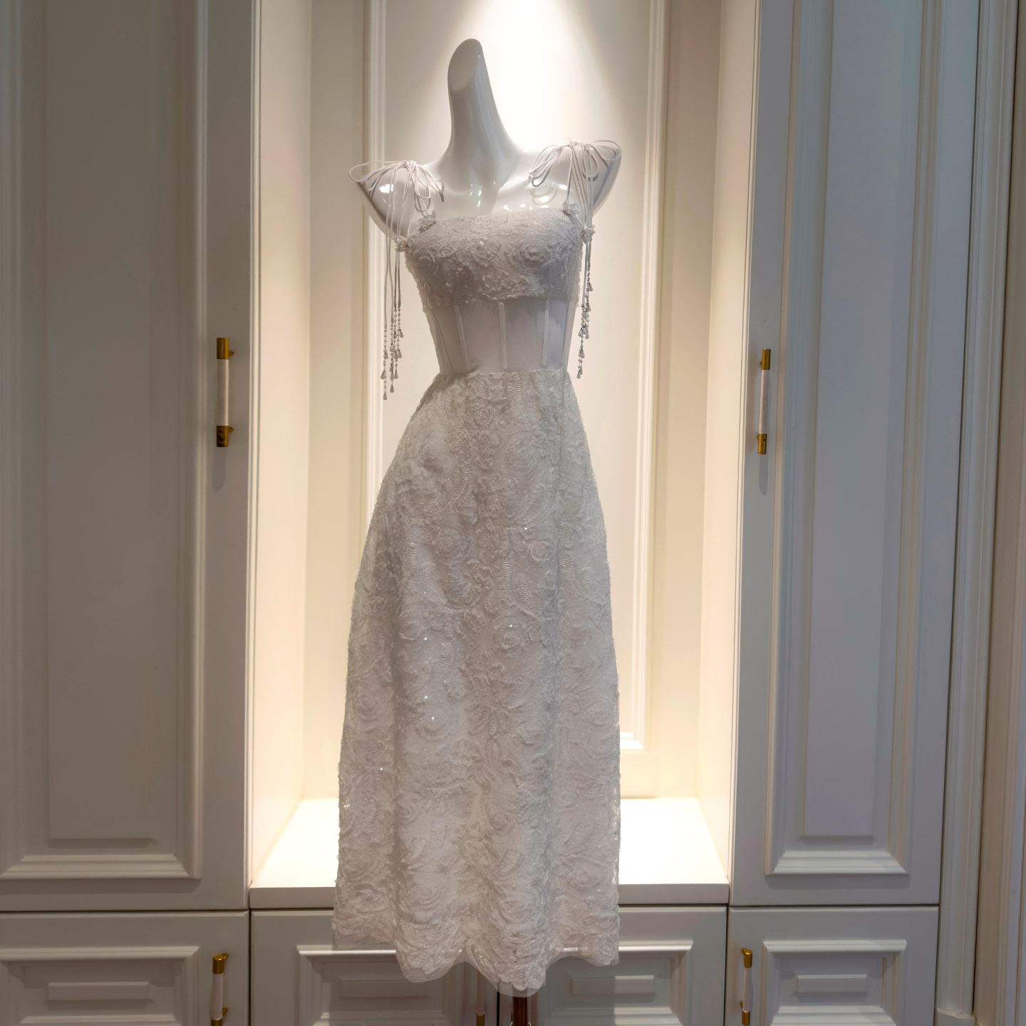 Early Spring New French Lace Slim Long Dress, Elegant White Spaghetti Strap Backless Waist-Fitted Dress68171