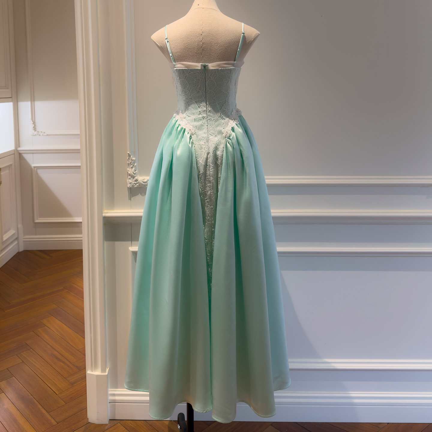 Niche Design Spaghetti Strap Tube Dress, French Elegant Celebrity Style, Waist-Fitted Slim Fit Midi Flared Party Dress69553