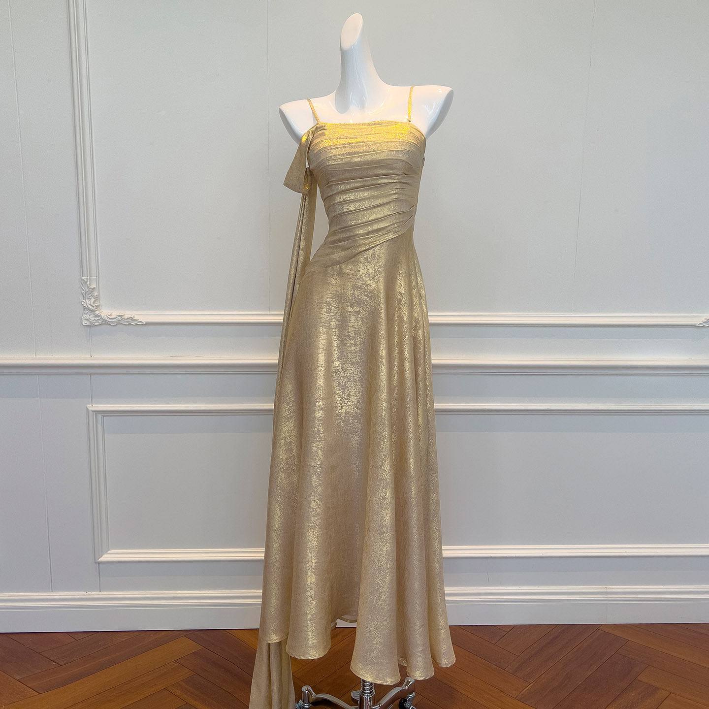 Yigelila 2026 Early Spring New Arrival Gold Spaghetti Strap Elegant Long Slim Fit Evening Dress69491