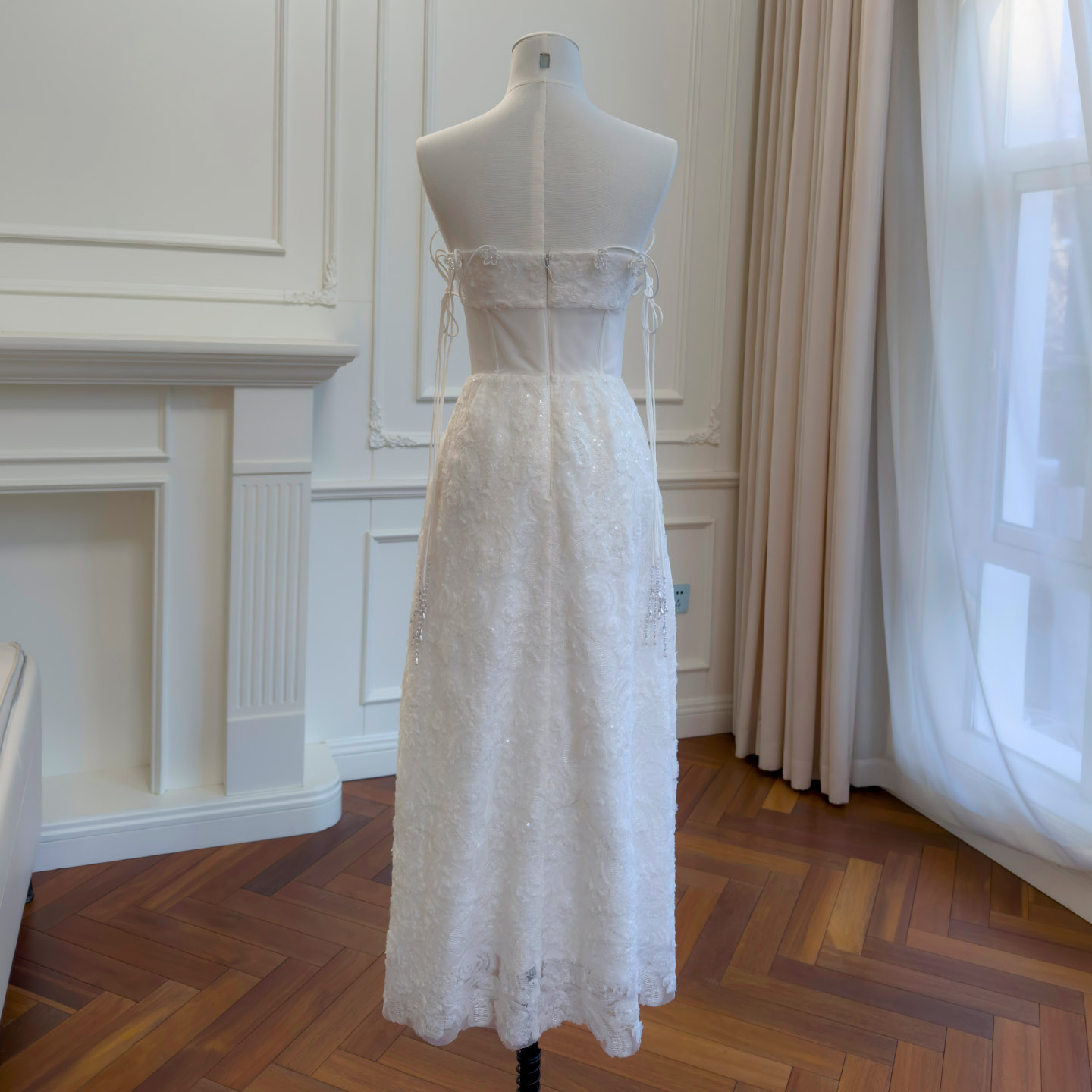 Early Spring New French Lace Slim Long Dress, Elegant White Spaghetti Strap Backless Waist-Fitted Dress68171