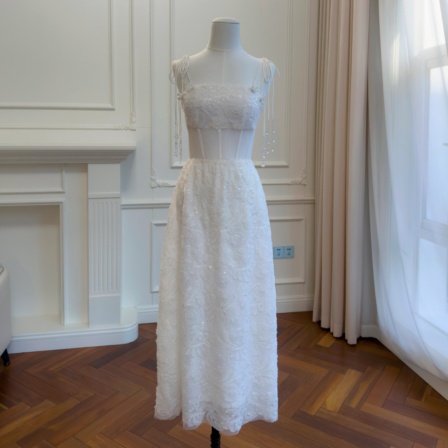 Early Spring New French Lace Slim Long Dress, Elegant White Spaghetti Strap Backless Waist-Fitted Dress68171