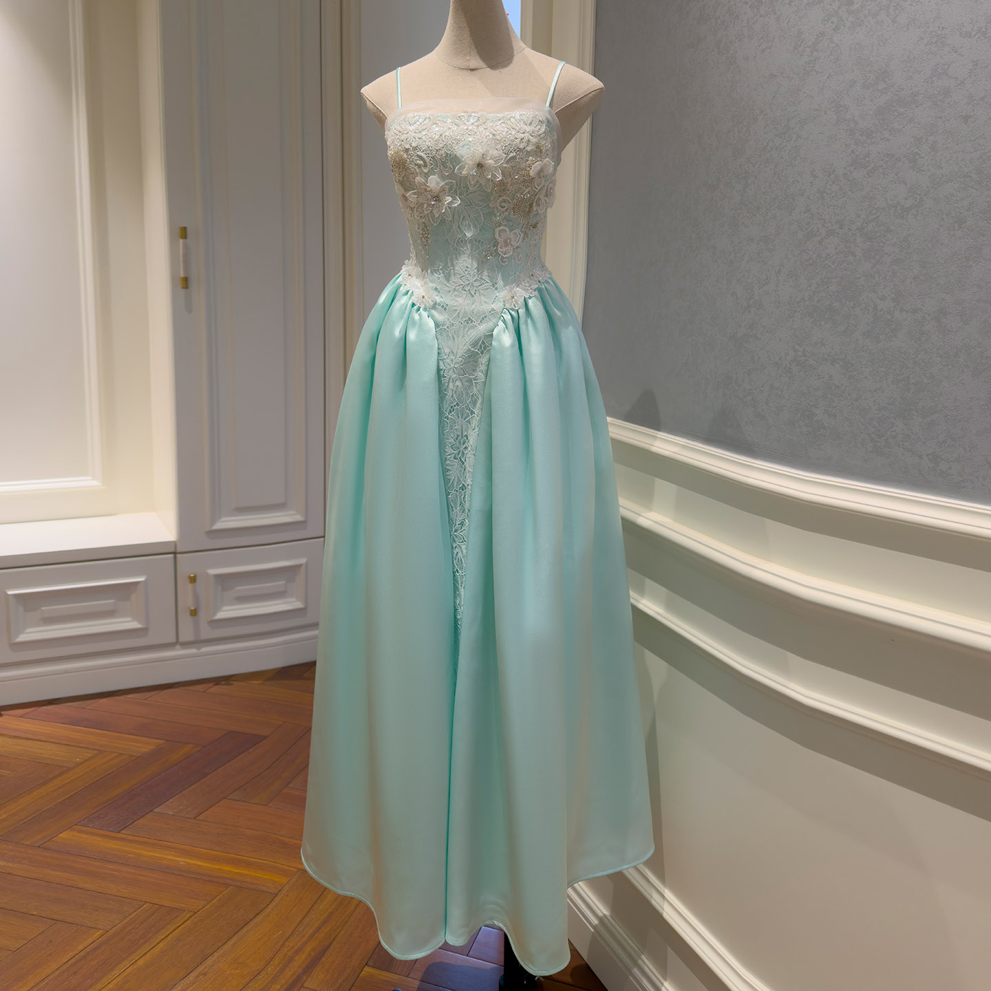 Niche Design Spaghetti Strap Tube Dress, French Elegant Celebrity Style, Waist-Fitted Slim Fit Midi Flared Party Dress69553