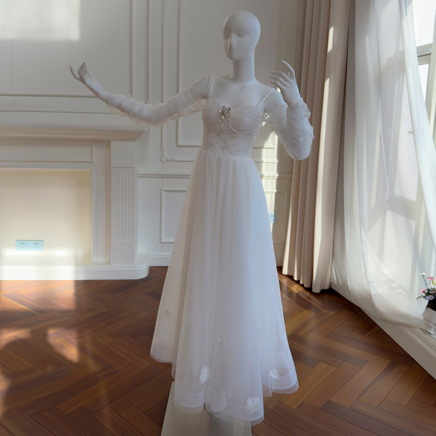 White Square Neck Long Sleeve Tulle Dress69591