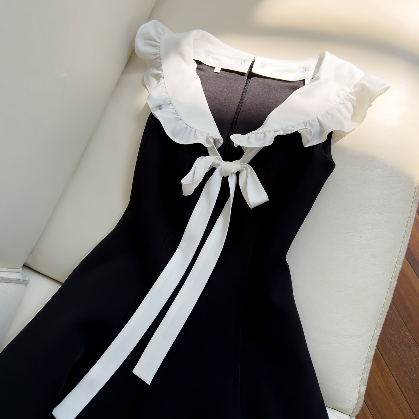 Vintage Black Full-Skirt Dress with White Ruffled Collar69764
