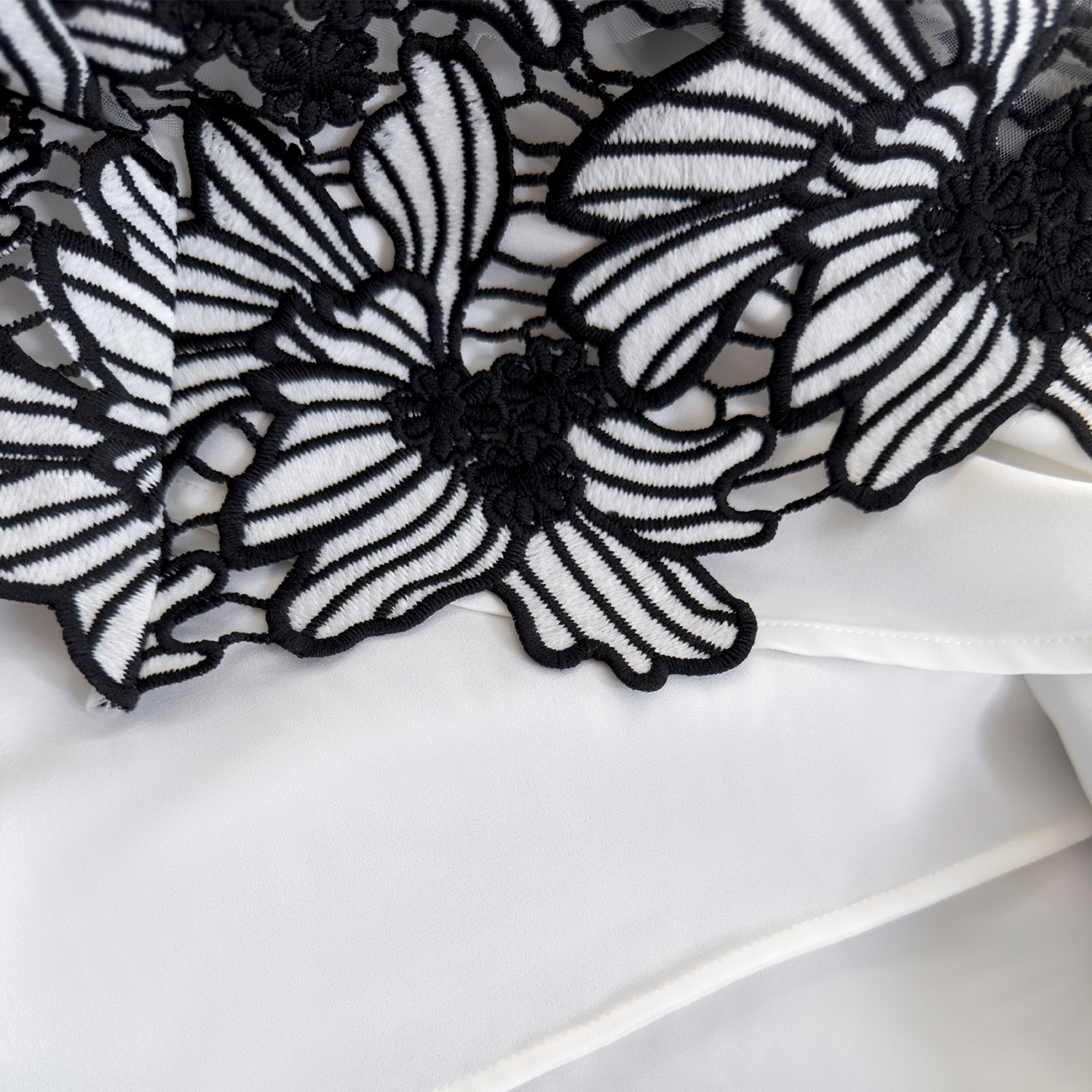 Elegant & Cool Black-and-White Lace Strapless Dress69735