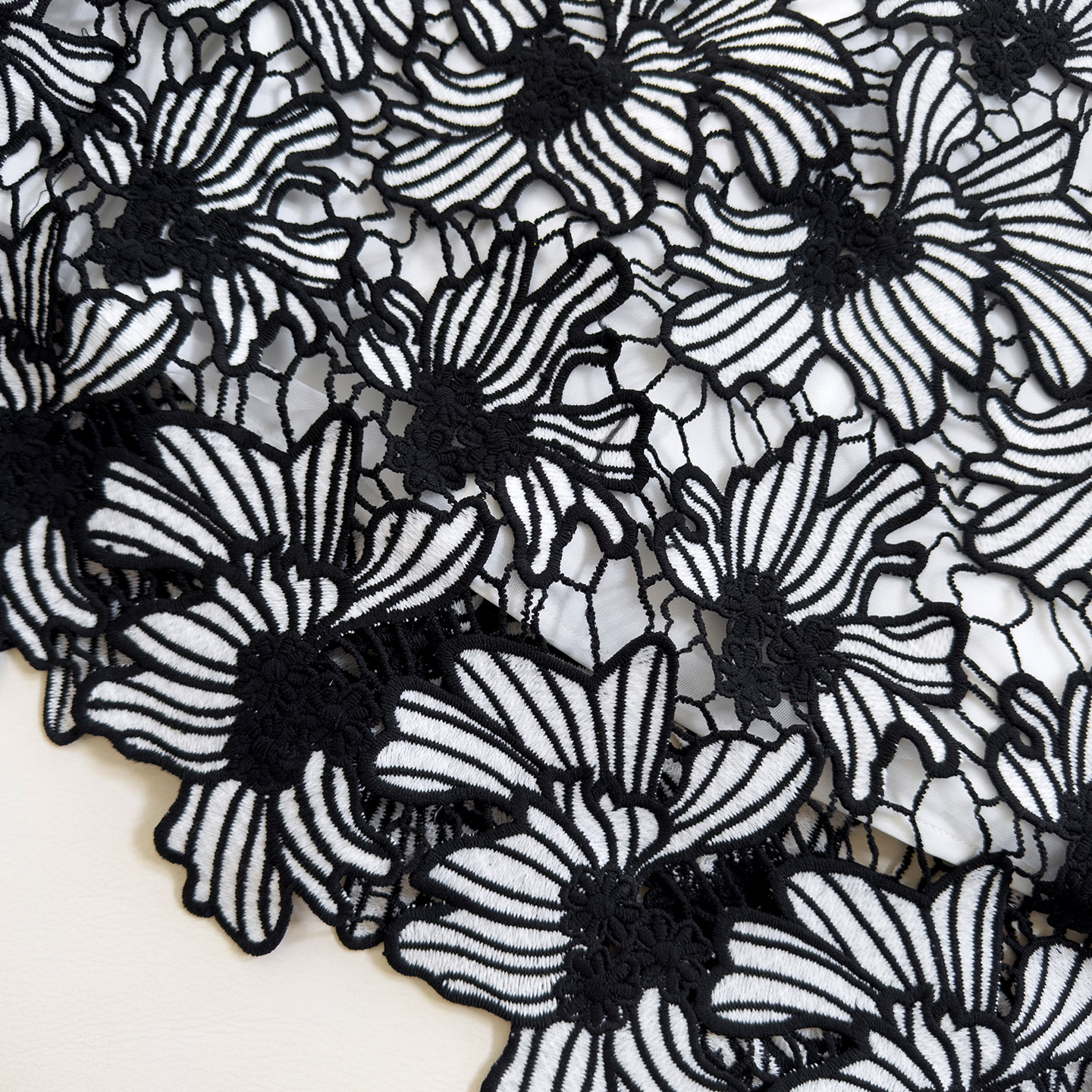 Elegant & Cool Black-and-White Lace Strapless Dress69735