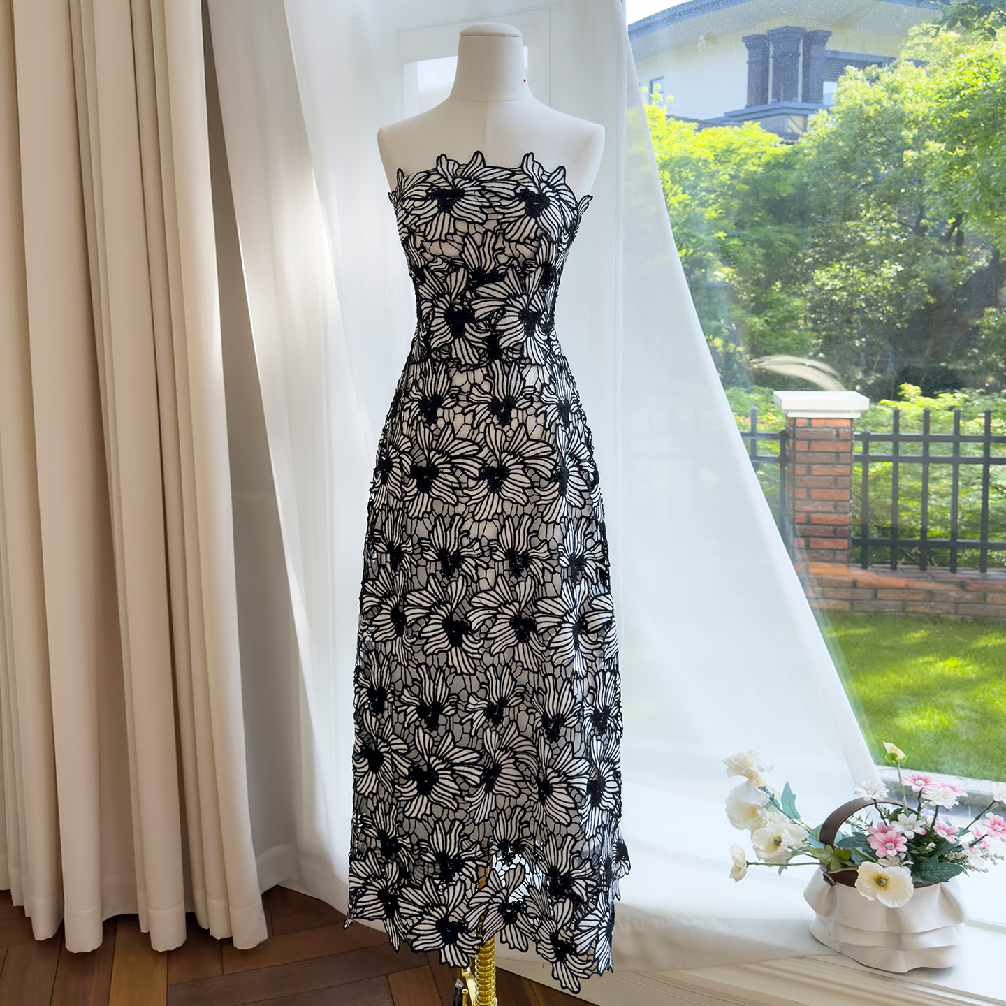 Elegant & Cool Black-and-White Lace Strapless Dress69735