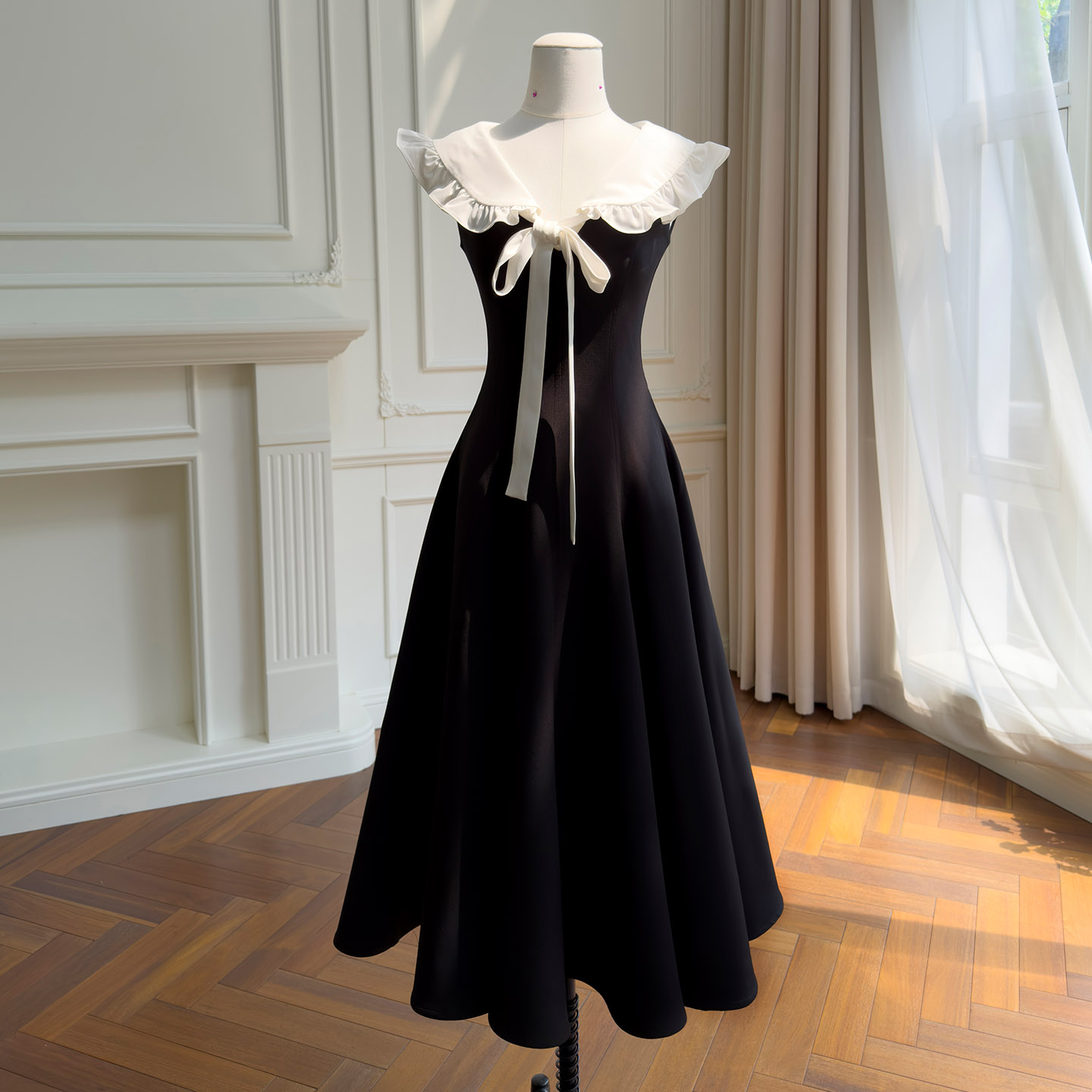 Vintage Black Full-Skirt Dress with White Ruffled Collar69764